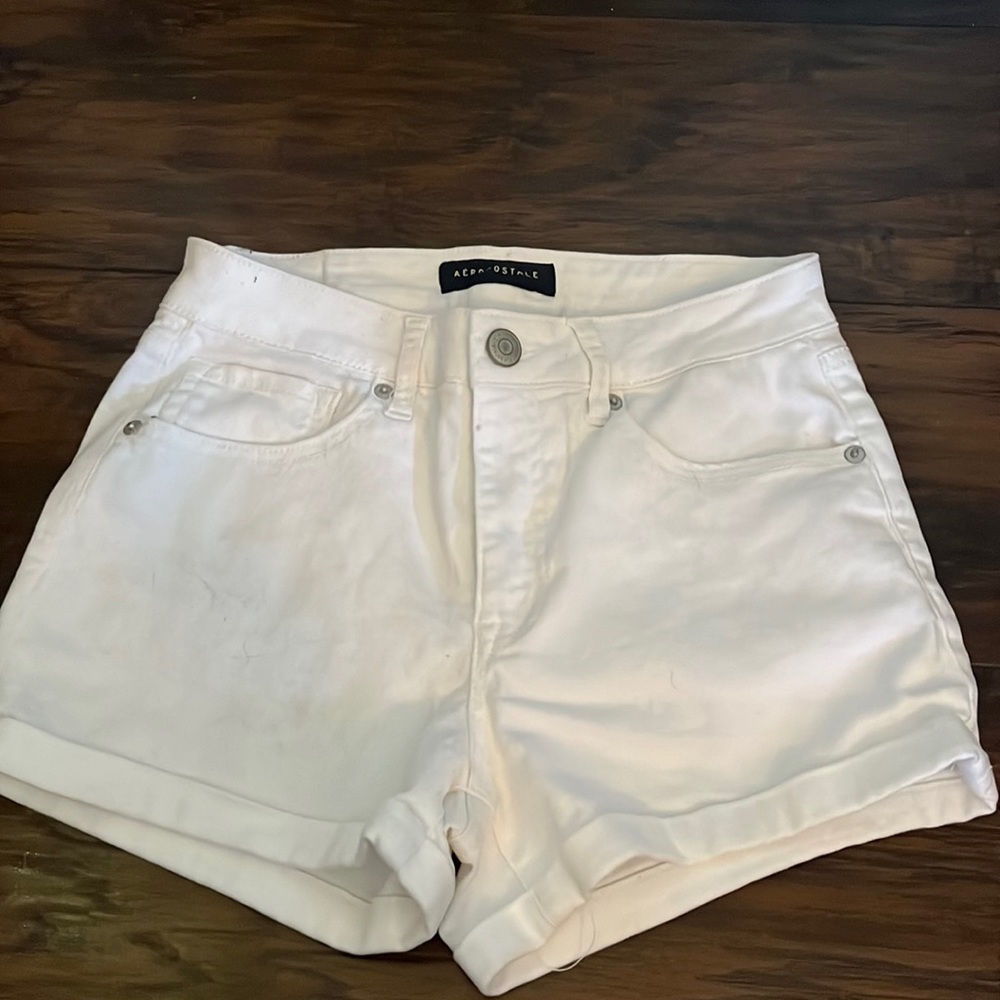 Womens size 6 white Aeropostale shorts